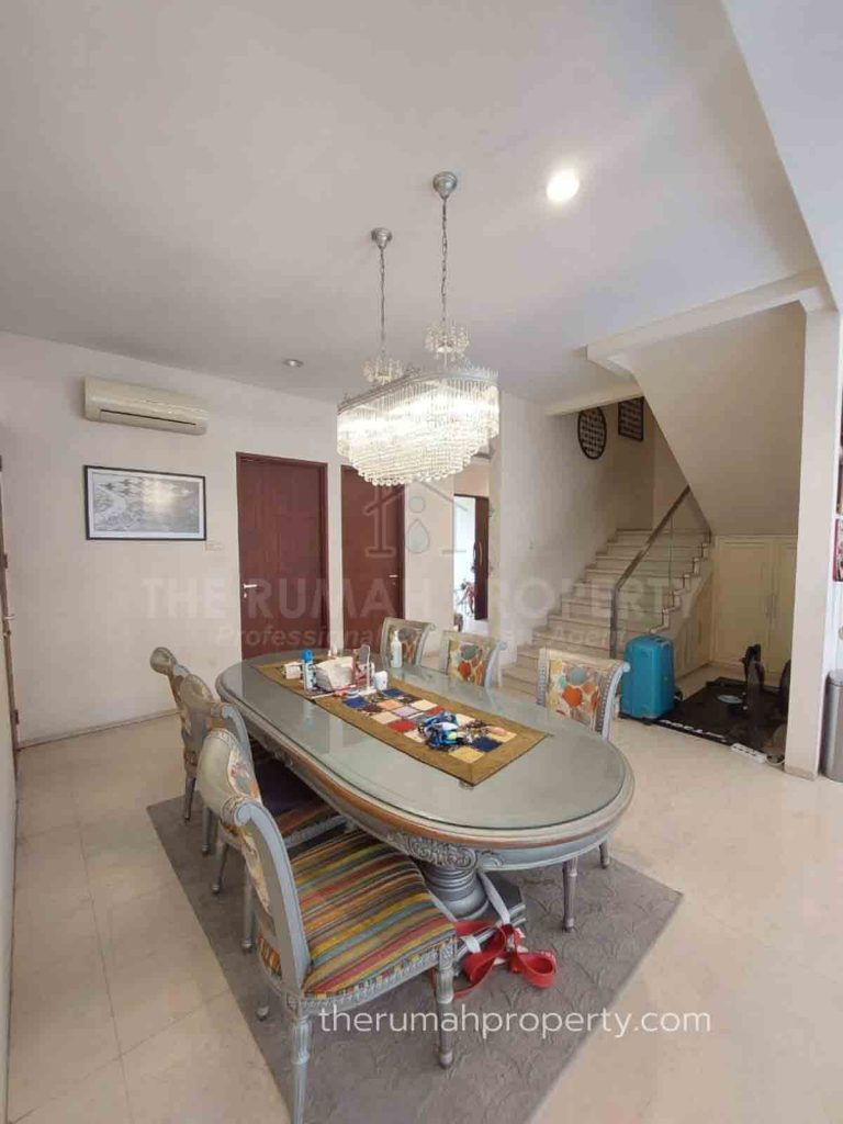 Townhouse 3 Lantai Dijual di Lebak Bulus Private Pool Full Furnished (10)