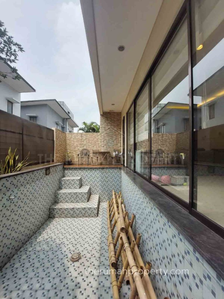Townhouse 3 Lantai Dijual di Lebak Bulus Private Pool Full Furnished (13)