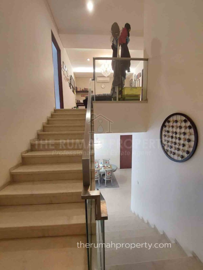 Townhouse 3 Lantai Dijual di Lebak Bulus Private Pool Full Furnished (14)