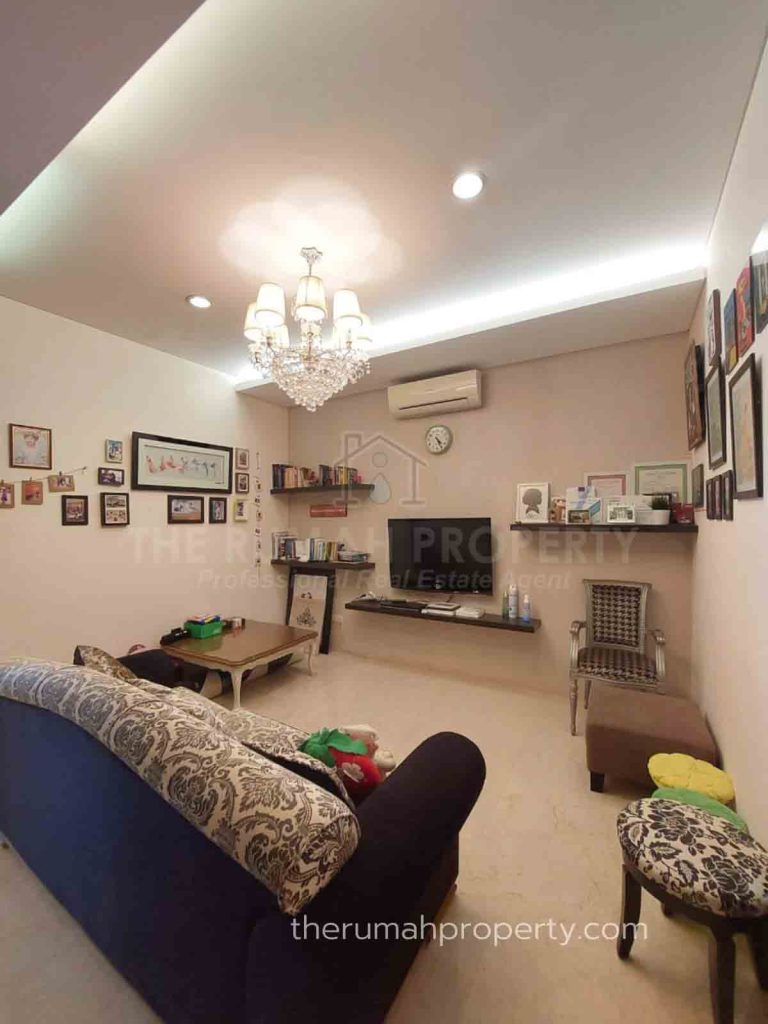 Townhouse 3 Lantai Dijual di Lebak Bulus Private Pool Full Furnished (15)