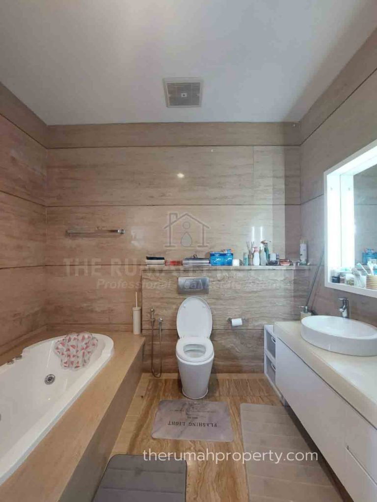 Townhouse 3 Lantai Dijual di Lebak Bulus Private Pool Full Furnished (18)
