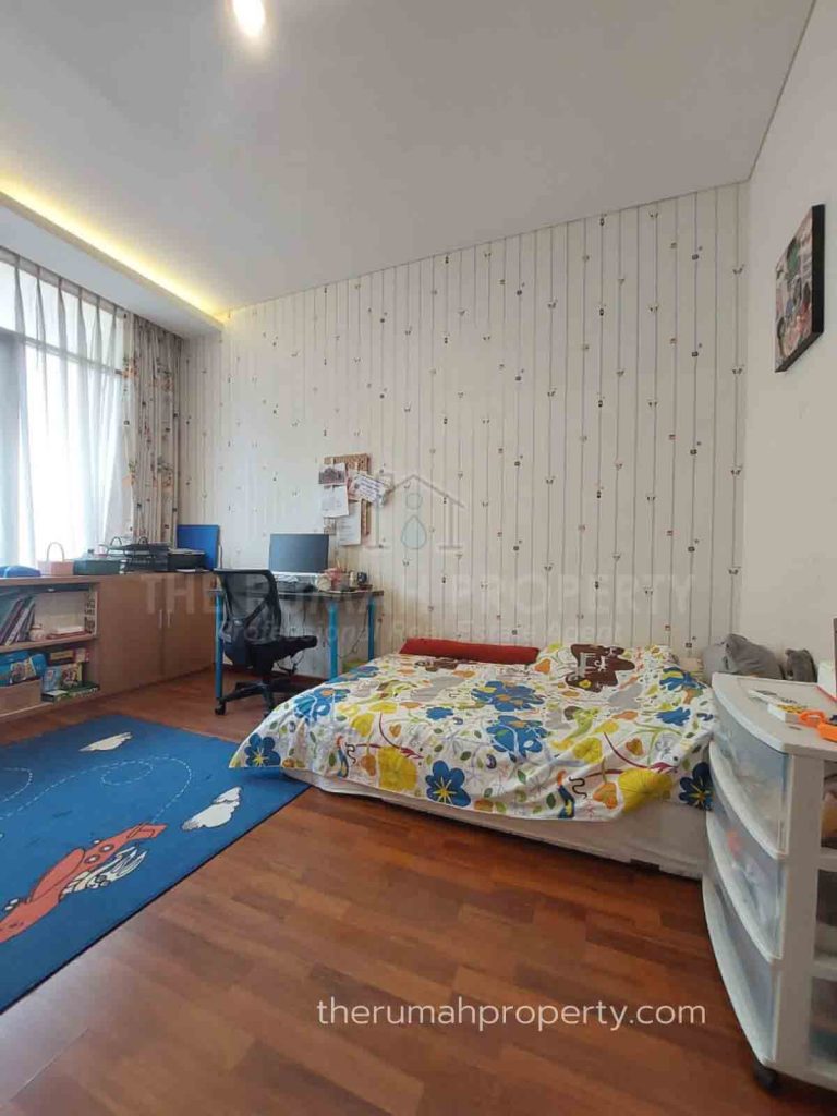 Townhouse 3 Lantai Dijual di Lebak Bulus Private Pool Full Furnished (19)