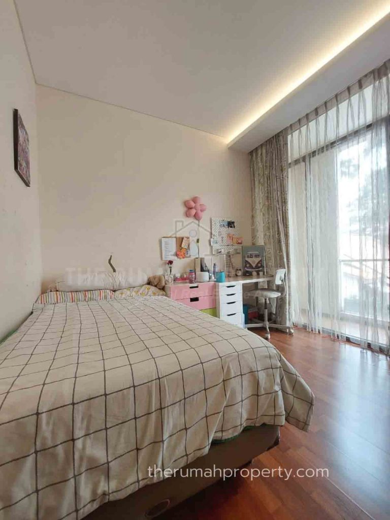 Townhouse 3 Lantai Dijual di Lebak Bulus Private Pool Full Furnished (20)