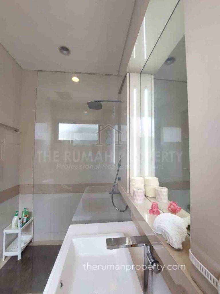 Townhouse 3 Lantai Dijual di Lebak Bulus Private Pool Full Furnished (21)