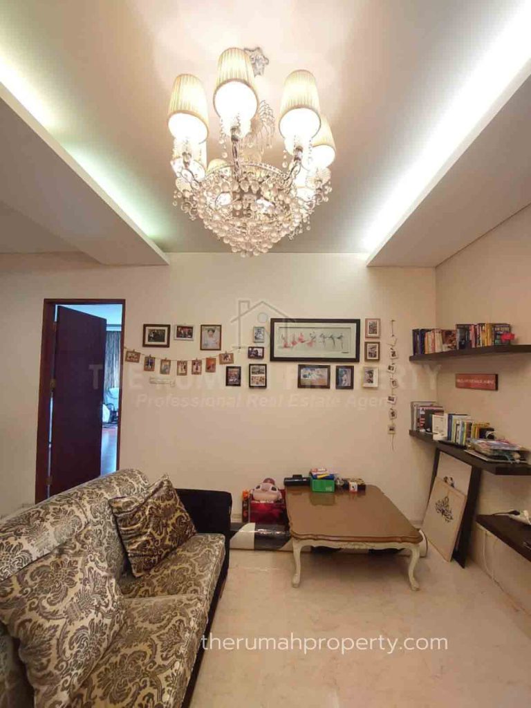 Townhouse 3 Lantai Dijual di Lebak Bulus Private Pool Full Furnished (22)