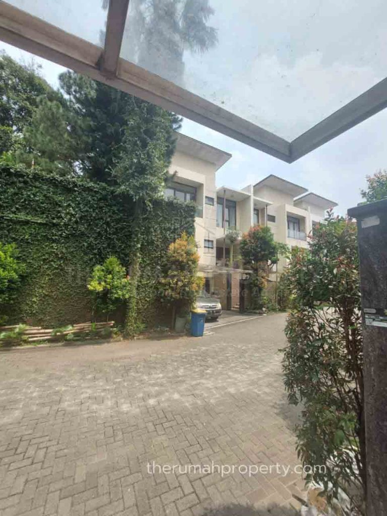 Townhouse 3 Lantai Dijual di Lebak Bulus Private Pool Full Furnished (3)