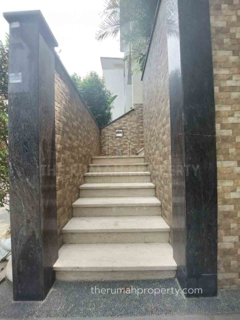 Townhouse 3 Lantai Dijual di Lebak Bulus Private Pool Full Furnished (4)