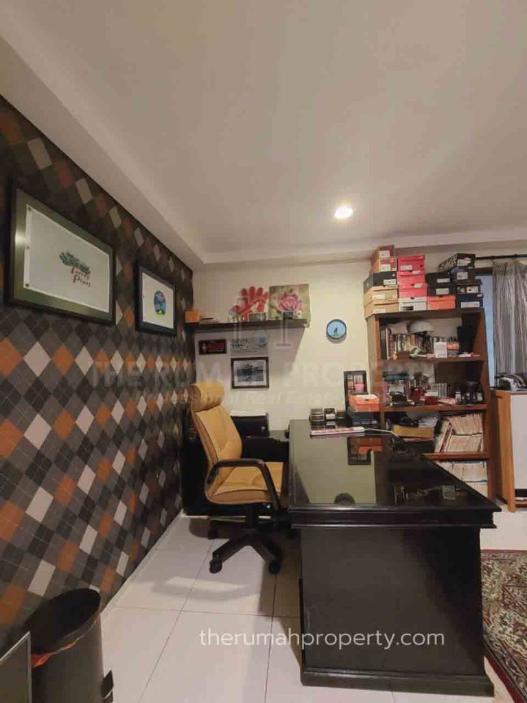 Townhouse 3 Lantai Dijual di Lebak Bulus Private Pool Full Furnished (7)