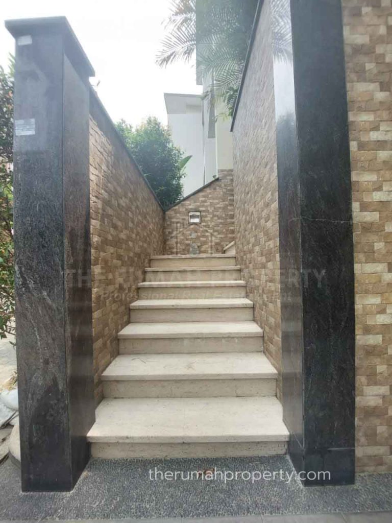 Townhouse Private Pool Lebak Bulus Dekat ke Sekolah Cikal dan RS Mayapada (2)