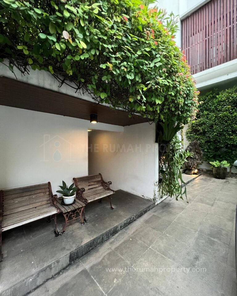 Rumah Cantik Rapi Kemang