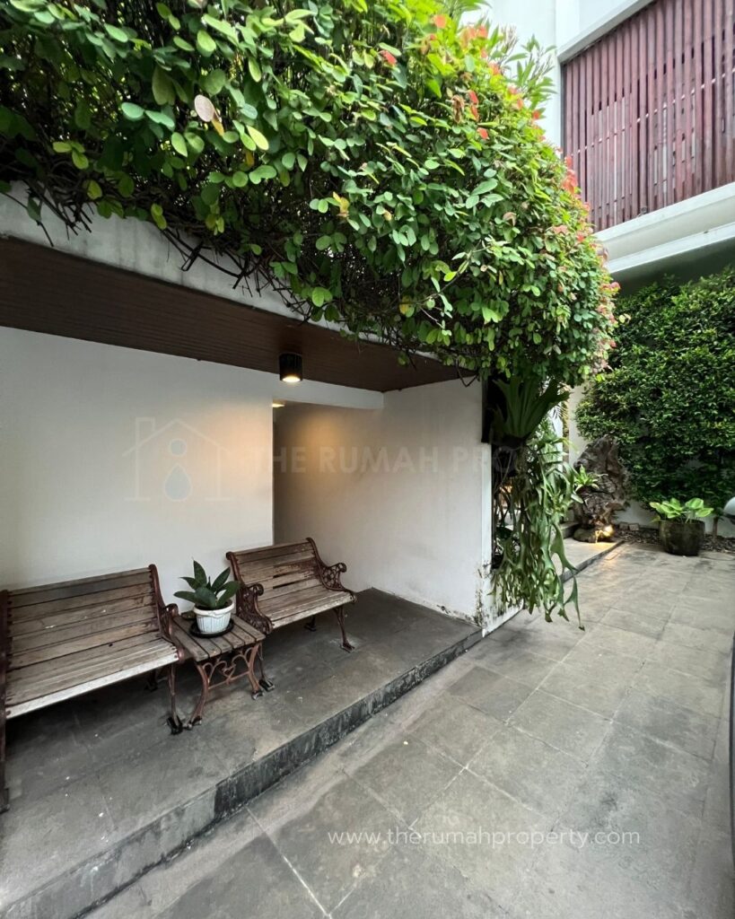 Rumah Cantik Rapi Kemang