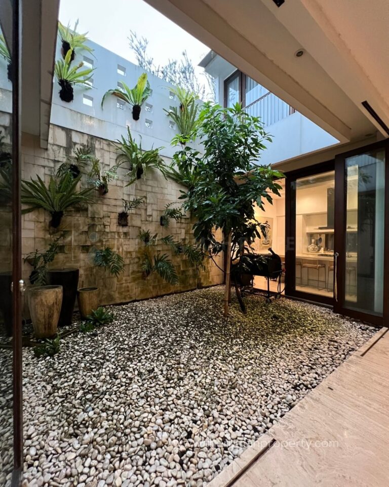 Rumah Cantik Rapi Kemang