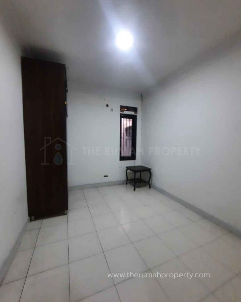 Dijual-Rumah-Lama-1-Lantai-Posisi-Hook-Lokasi-Premium-di-Gaharu-Cipete-Jaksel-9