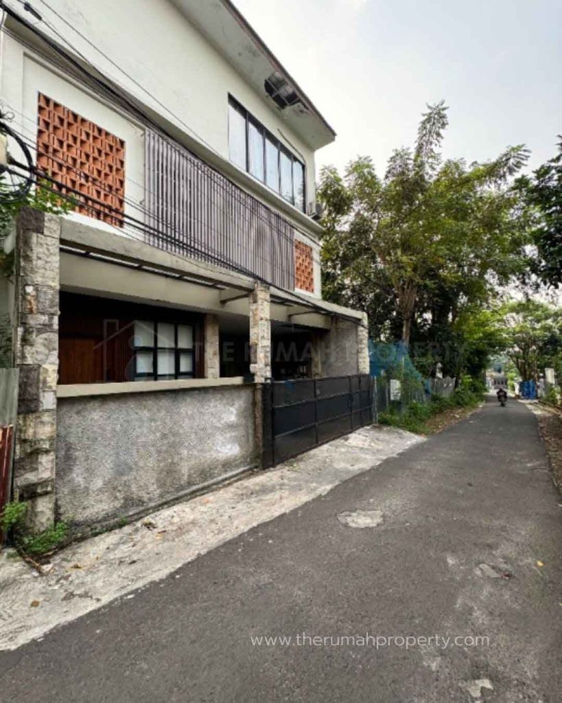 Dijual-Rumah-di-Area-Mekar-Baru-Cirendeu-Tangsel-3-Lantai-Desain-Modern-1