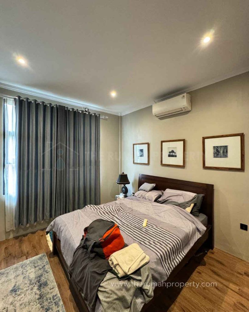 Dijual-Rumah-di-Area-Mekar-Baru-Cirendeu-Tangsel-3-Lantai-Desain-Modern-10