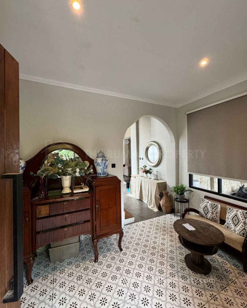 Dijual-Rumah-di-Area-Mekar-Baru-Cirendeu-Tangsel-3-Lantai-Desain-Modern-2