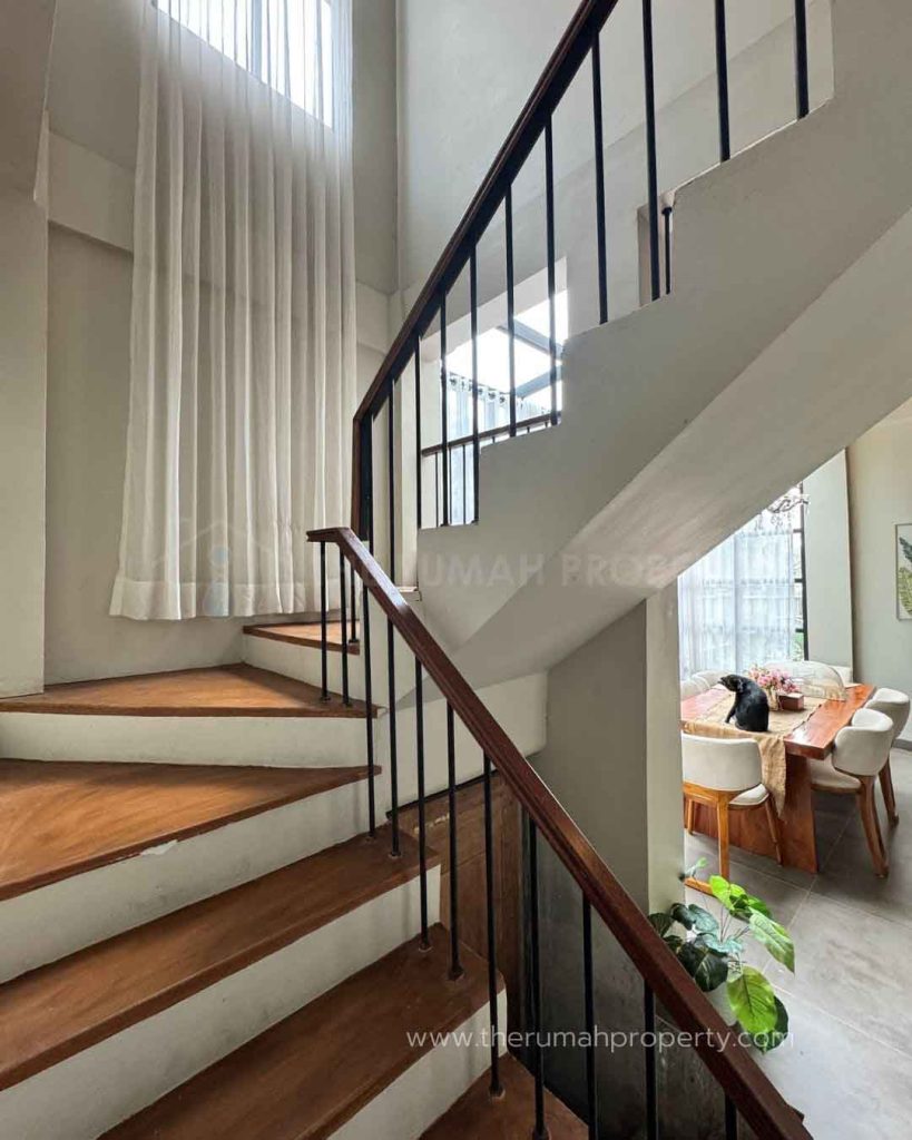 Dijual-Rumah-di-Area-Mekar-Baru-Cirendeu-Tangsel-3-Lantai-Desain-Modern-5