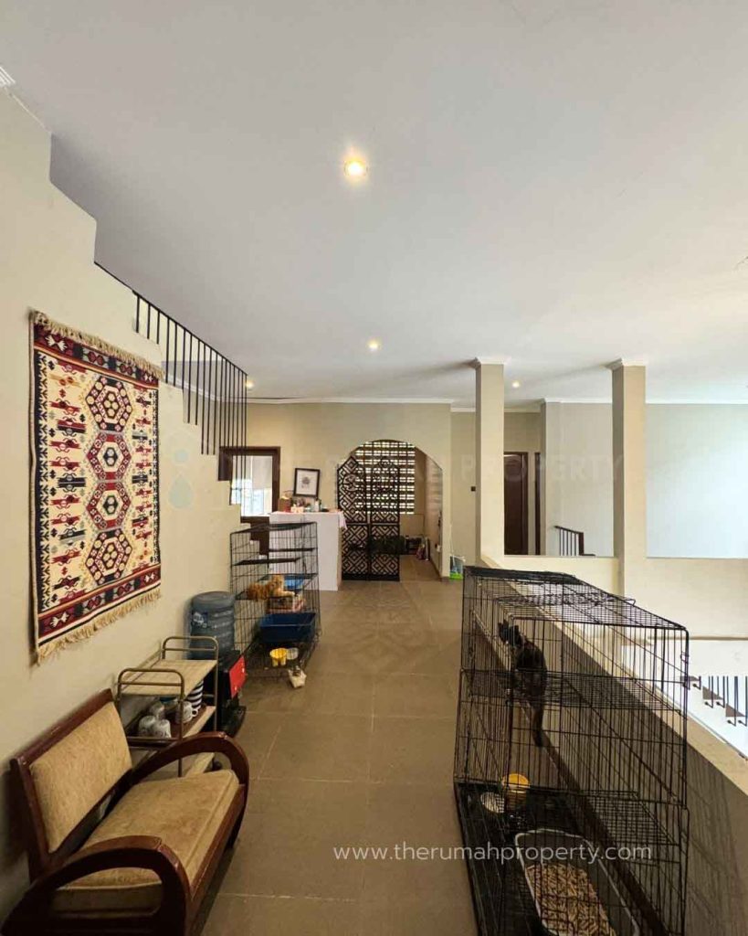 Dijual-Rumah-di-Area-Mekar-Baru-Cirendeu-Tangsel-3-Lantai-Desain-Modern-6