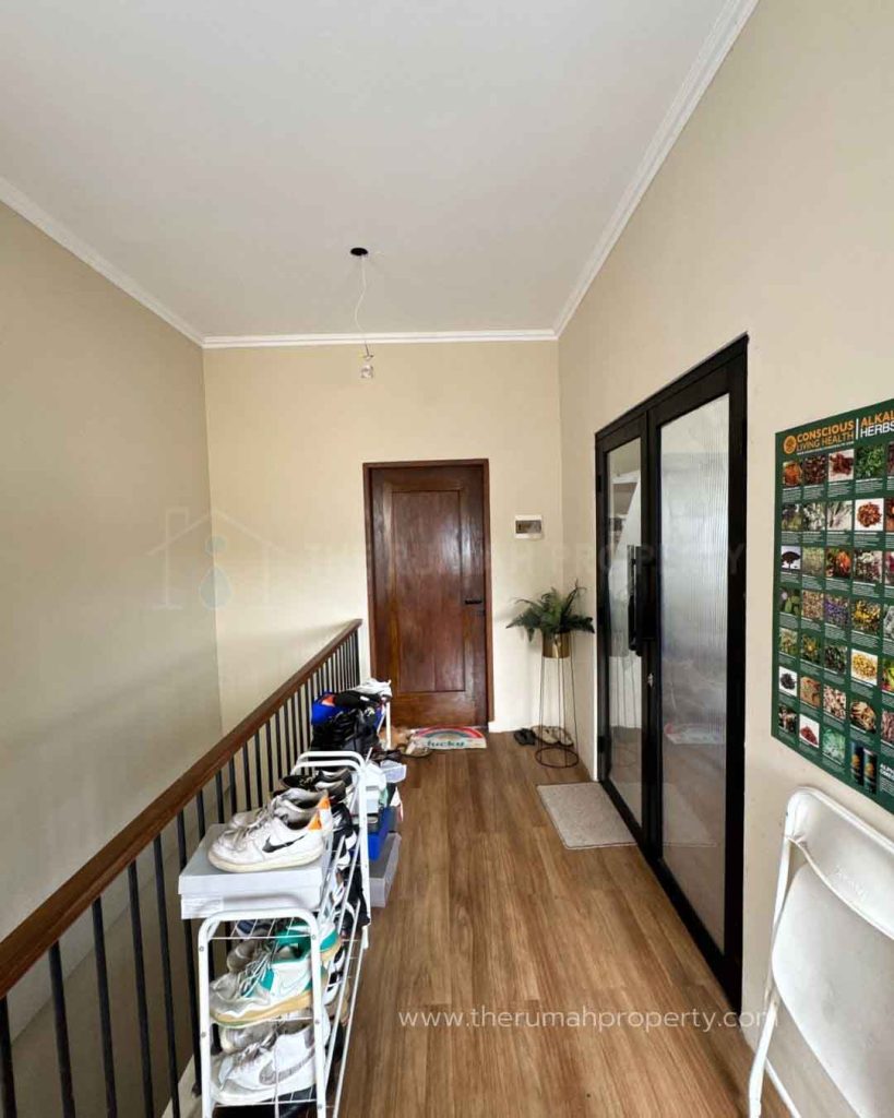 Dijual-Rumah-di-Area-Mekar-Baru-Cirendeu-Tangsel-3-Lantai-Desain-Modern-7