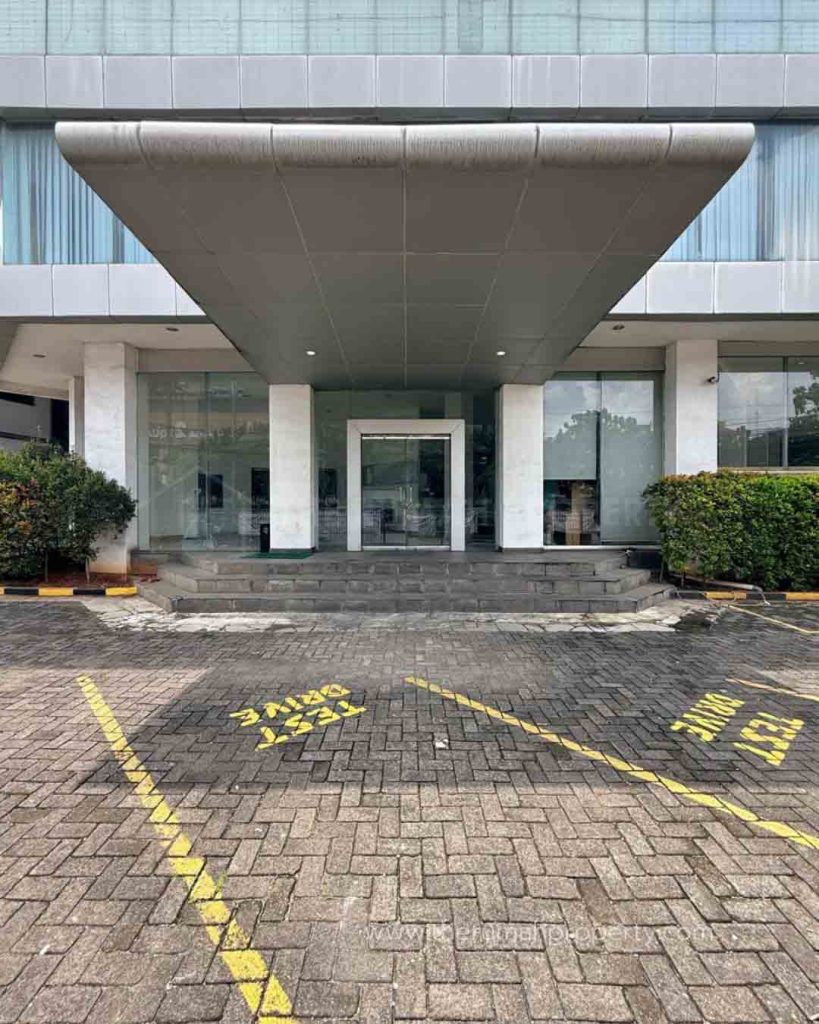 Ex-Showroom-Mobil-Dijual-Lokasi-Strategis-di-Gunung-Sahari-Jakarta-Pusat.-10