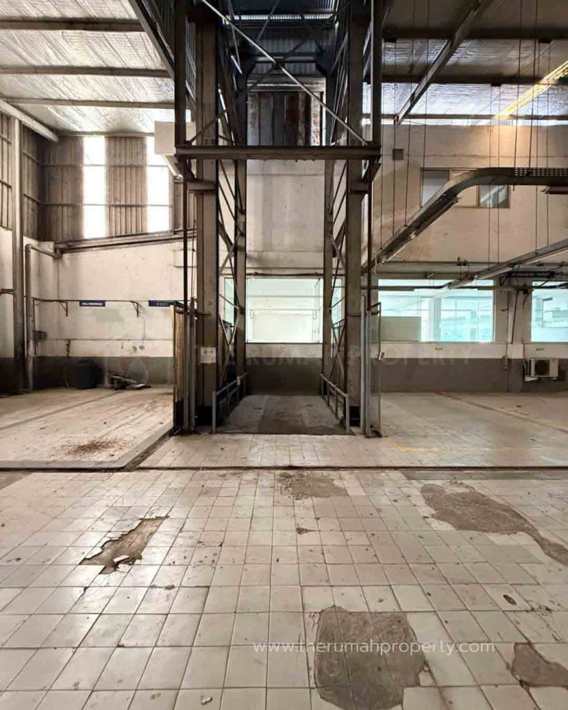 Ex-Showroom-Mobil-Dijual-Lokasi-Strategis-di-Gunung-Sahari-Jakarta-Pusat.-11