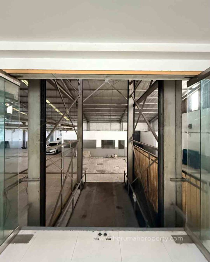Ex-Showroom-Mobil-Dijual-Lokasi-Strategis-di-Gunung-Sahari-Jakarta-Pusat.-12