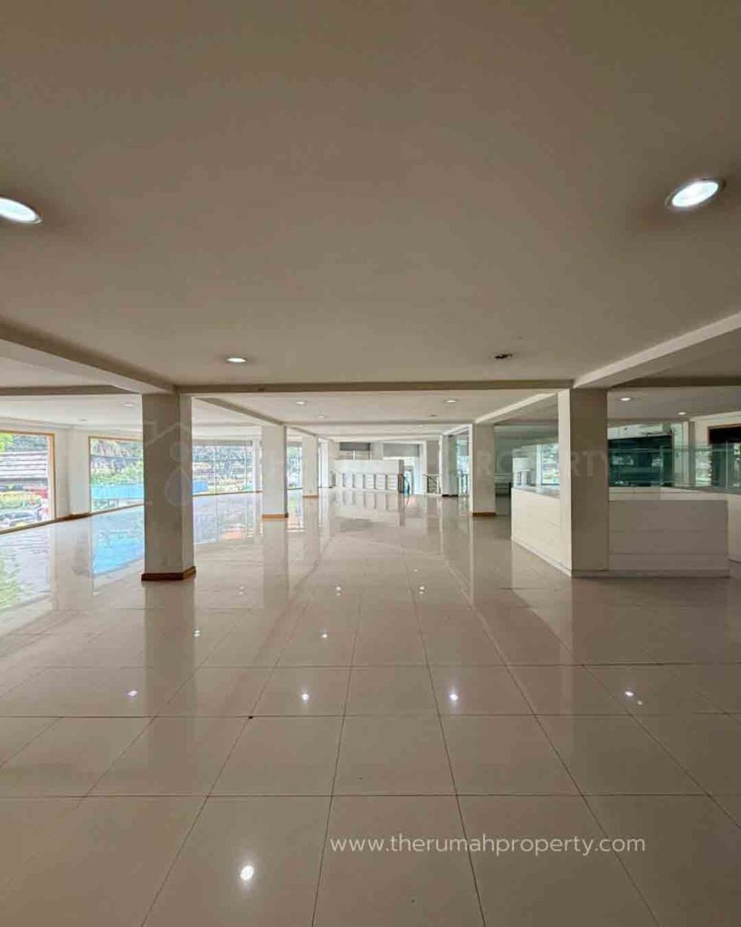 Ex-Showroom-Mobil-Dijual-Lokasi-Strategis-di-Gunung-Sahari-Jakarta-Pusat.-13