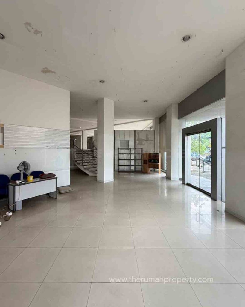 Ex-Showroom-Mobil-Dijual-Lokasi-Strategis-di-Gunung-Sahari-Jakarta-Pusat.-14