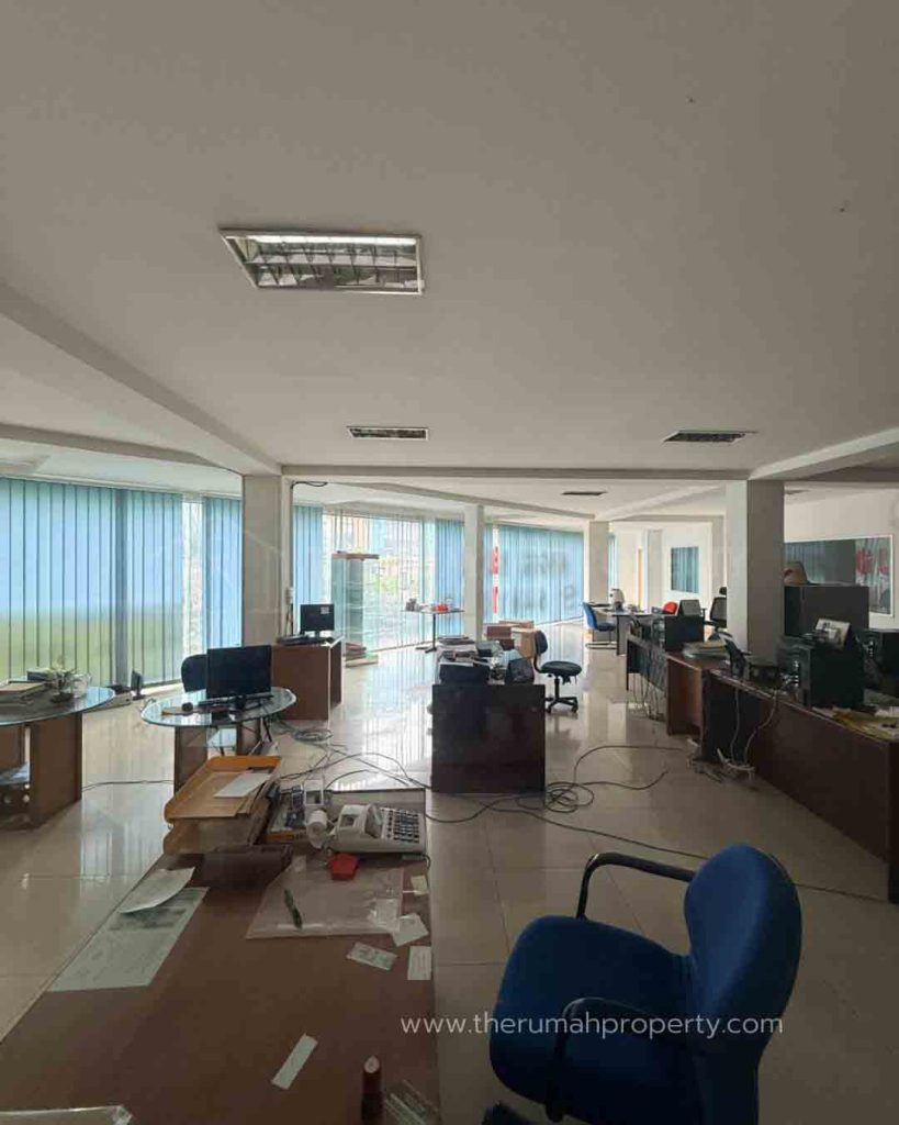 Ex-Showroom-Mobil-Dijual-Lokasi-Strategis-di-Gunung-Sahari-Jakarta-Pusat.-16