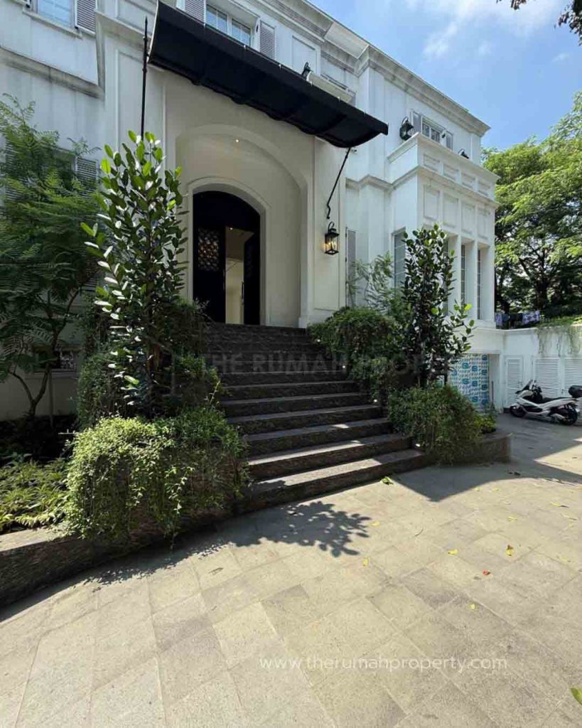 For-Sale-Menteng-House-Luxurious-American-Classic-3-Story-Building-1