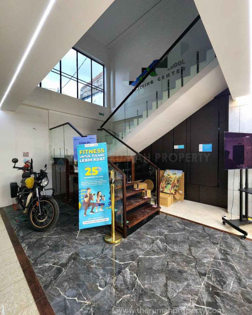 Gedung-2-Lantai-Kebayoran-Baru-Jaksel-Dekat-ke-Gandaria-Mal-dan-Kawasan-Pondok-Indah-3