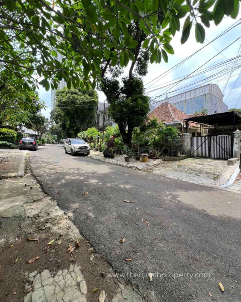 Jual-Cepat-Rumah-Dalam-Komplek-Akses-Jalan-2-Mobil-Hitung-Tanah-Saja-di-Kebayoran-Baru-4