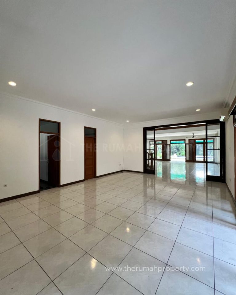 Jual Cepat Rumah Satu Setengah Lantai Private Pool Halaman Luas Kemang (13)