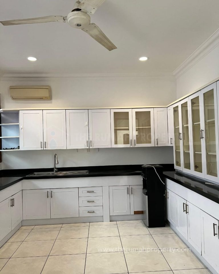 Jual Cepat Rumah Satu Setengah Lantai Private Pool Halaman Luas Kemang (16)