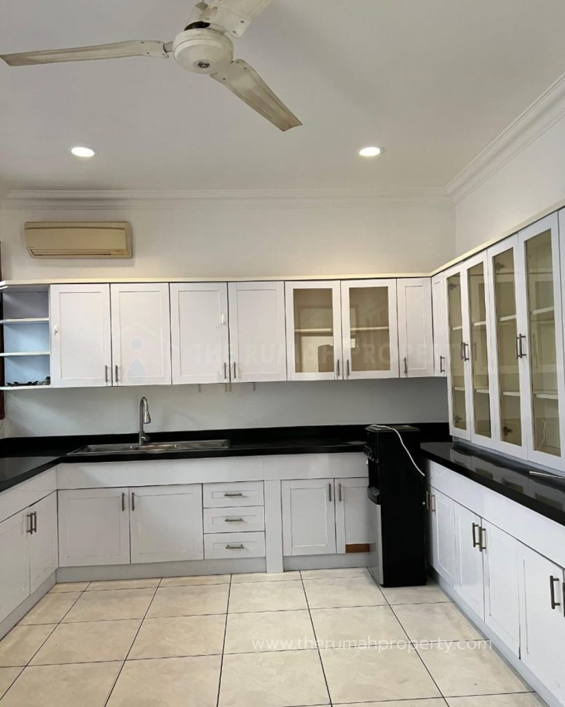 Jual Cepat Rumah Satu Setengah Lantai Private Pool Halaman Luas Kemang (16)