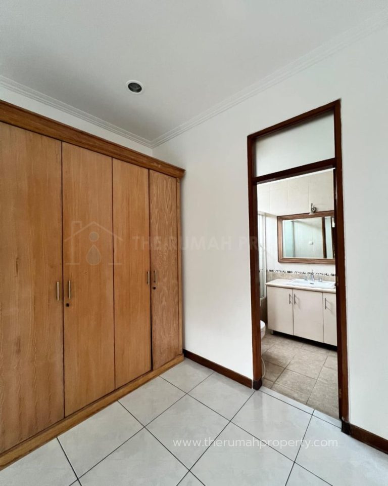 Jual Cepat Rumah Satu Setengah Lantai Private Pool Halaman Luas Kemang (18)