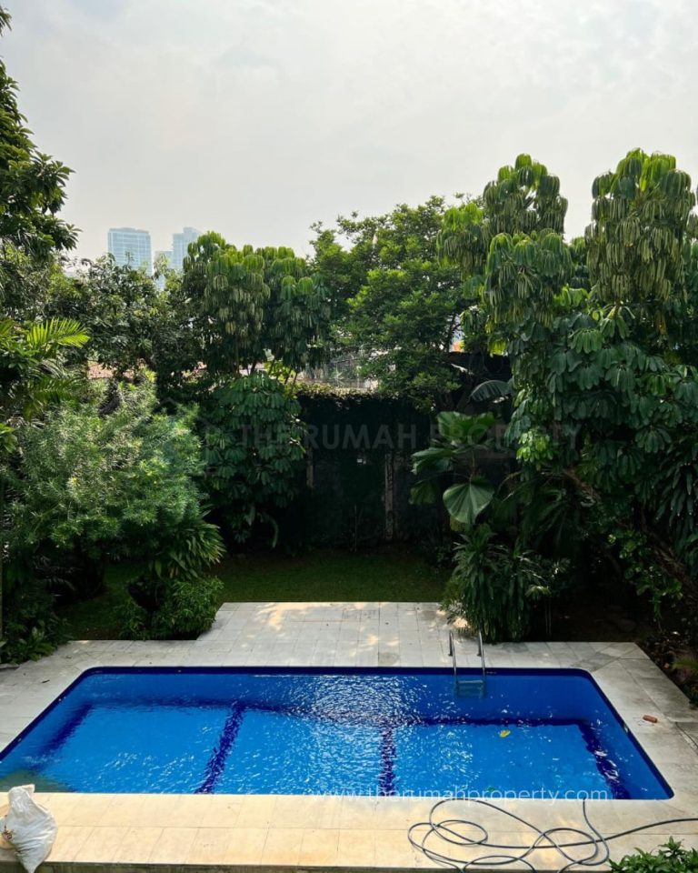 Jual Cepat Rumah Satu Setengah Lantai Private Pool Halaman Luas Kemang (2)