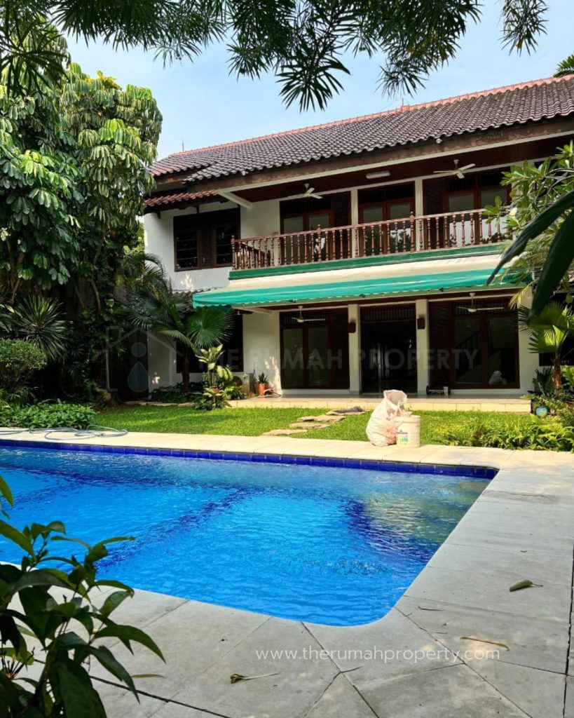 Jual Cepat Rumah Satu Setengah Lantai Private Pool Halaman Luas Kemang (6)