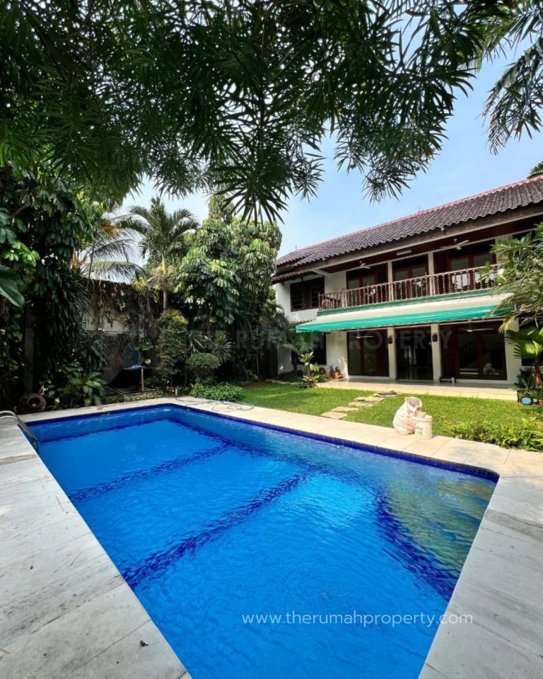 Jual Cepat Rumah Satu Setengah Lantai Private Pool Halaman Luas Kemang (7)