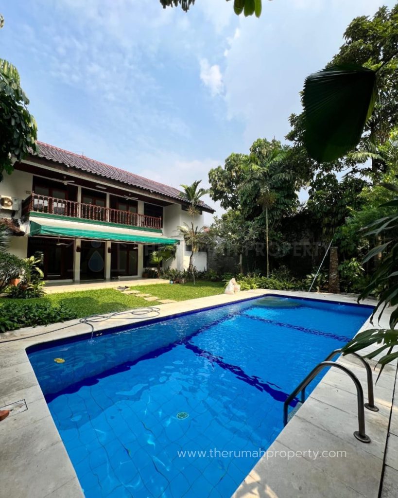 Jual Cepat Rumah Satu Setengah Lantai Private Pool Halaman Luas Kemang (8)