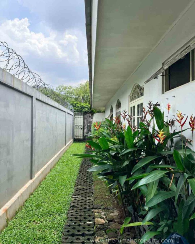 Jual Rumah 1 Lantai Dalam Komplek di Kemang Jakarta Lingkungan Tenang