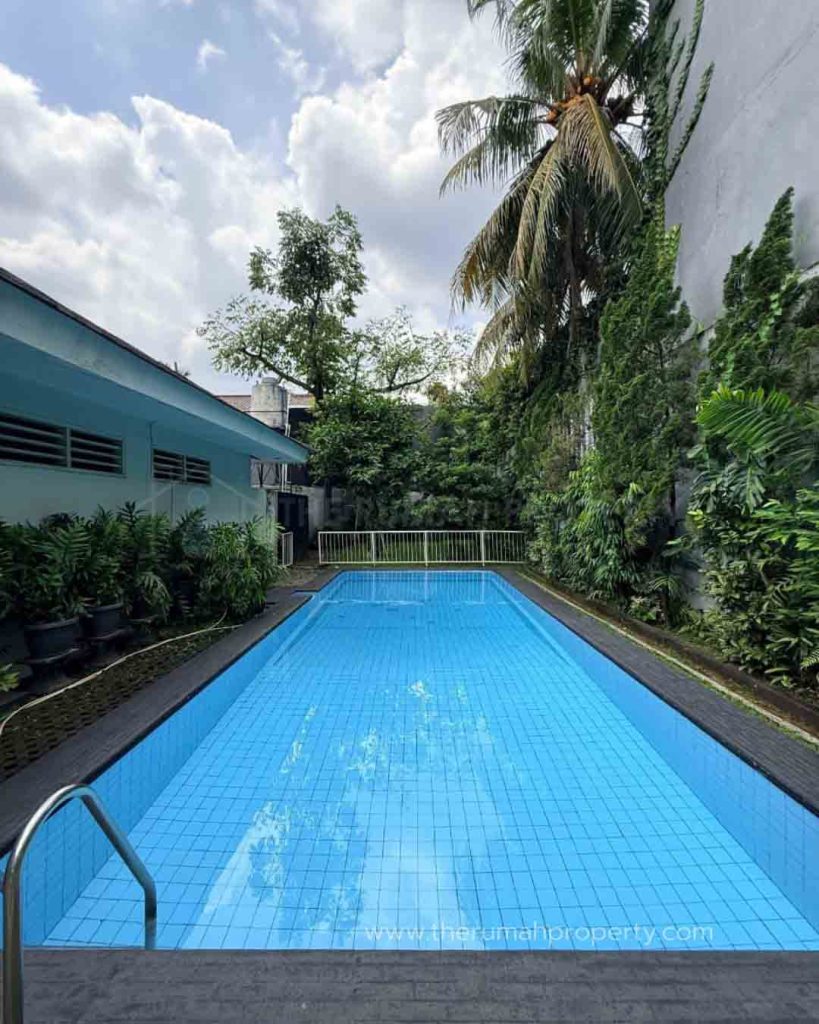 Jual Rumah 1 Lantai Dalam Komplek di Kemang Jakarta Lingkungan Tenang