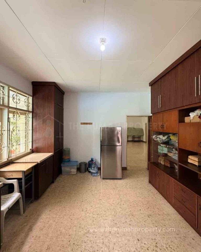 Jual Rumah 1 Lantai Dalam Komplek di Kemang Jakarta Lingkungan Tenang