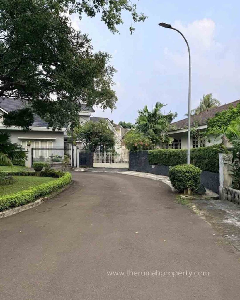 Jual Rumah 1 Lantai Dalam Komplek di Kemang Jakarta Lingkungan Tenang