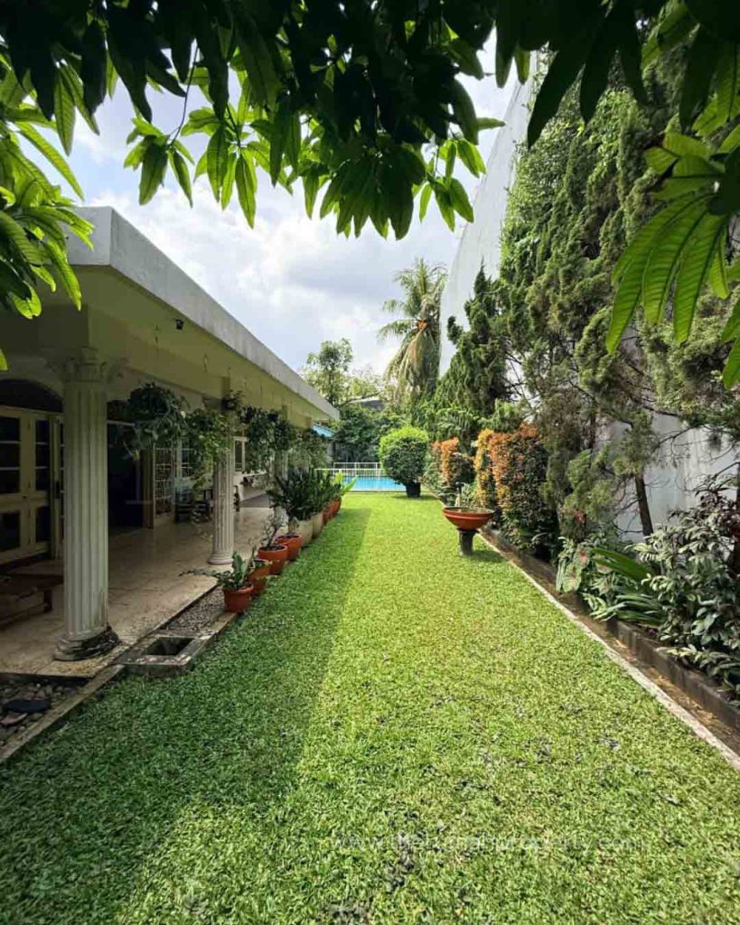 Jual Rumah 1 Lantai Dalam Komplek di Kemang Jakarta Lingkungan Tenang