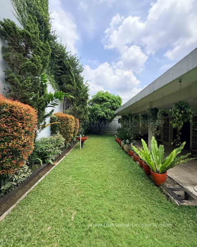 Jual Rumah 1 Lantai Dalam Komplek di Kemang Jakarta Lingkungan Tenang