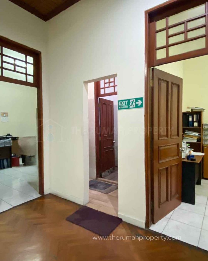 Jual-Rumah-di-Veteran-Bintaro-Pesanggrahan-2-Lantai-5-Kamar-Jalan-Lebar-11