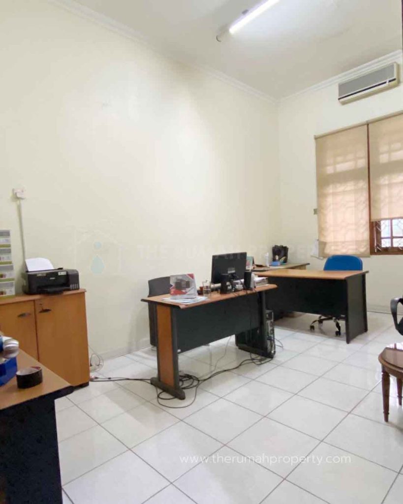Jual-Rumah-di-Veteran-Bintaro-Pesanggrahan-2-Lantai-5-Kamar-Jalan-Lebar-4