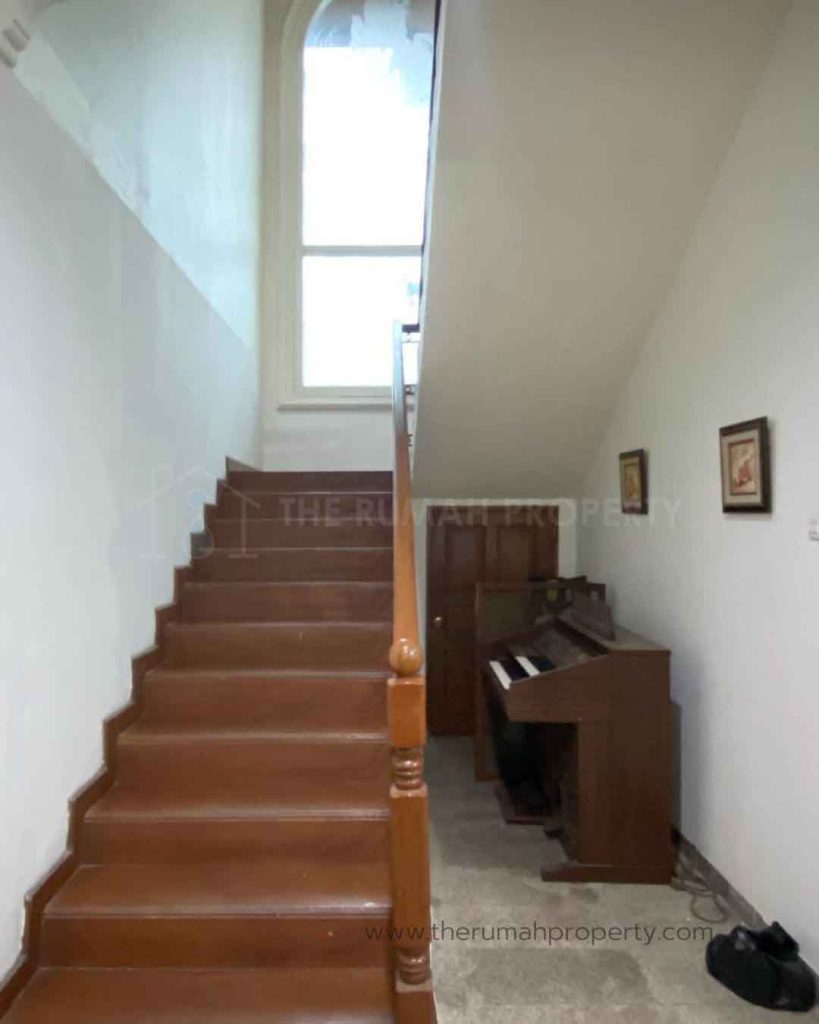 Jual-Rumah-di-Veteran-Bintaro-Pesanggrahan-2-Lantai-5-Kamar-Jalan-Lebar-9