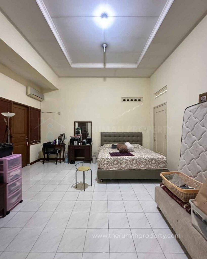 Rumah-1-Lantai-Menteng-Jakarta-Pusat-Dengan-Bentuk-Tanah-Ngantong-10